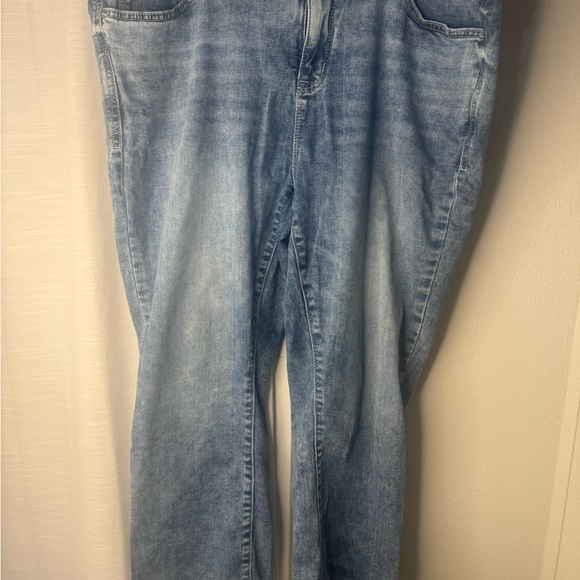 torrid Light Wash Straight Leg ankle Jeans high rise - Picture 15 of 16